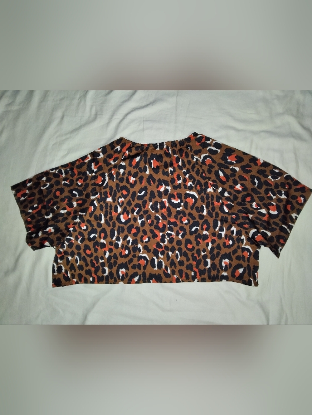 Leopard-Print Cropped Tee in Brown
